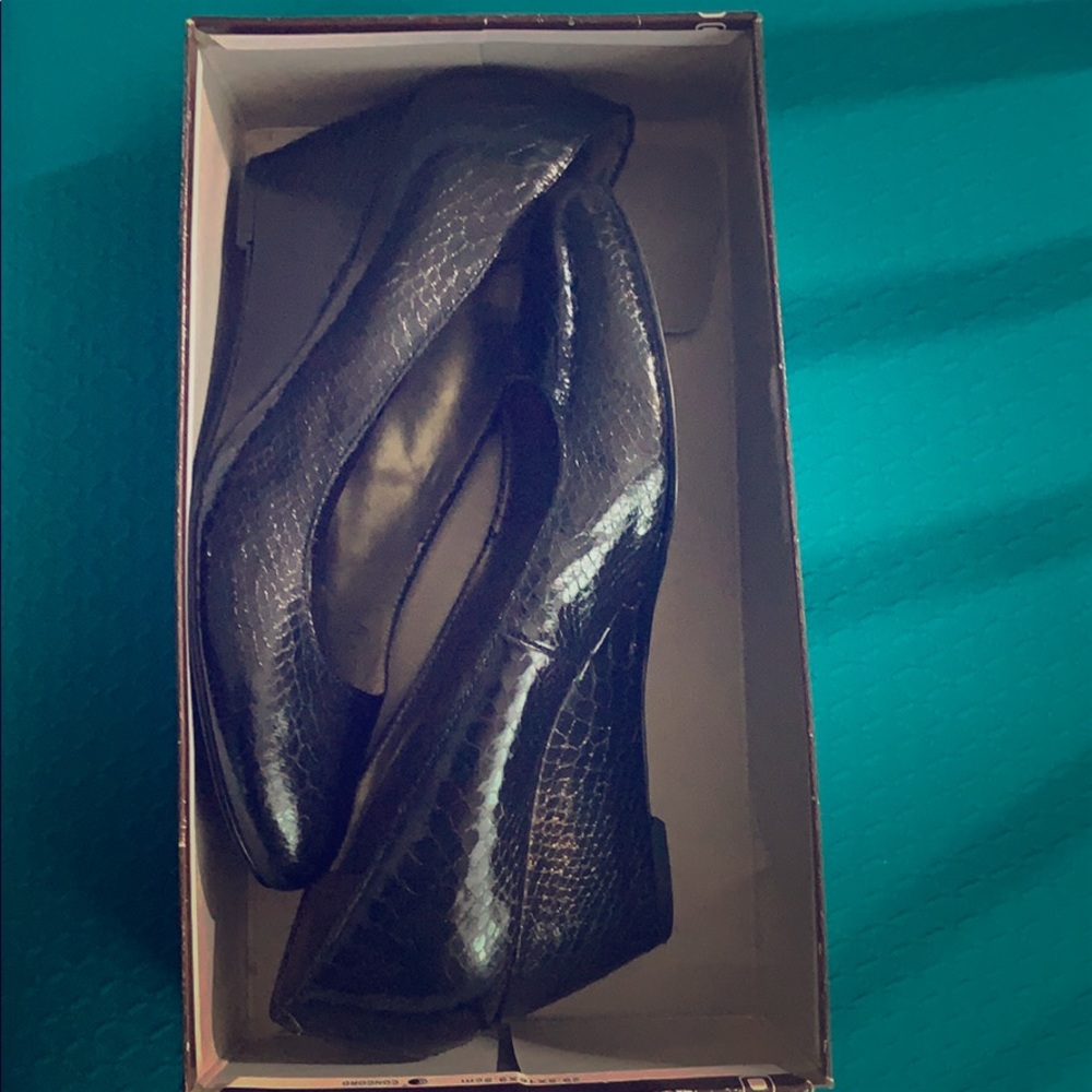 Bandolino sz 8 women’s black wedge